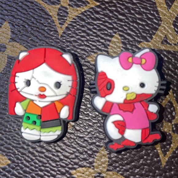 6 hello kitty croc charms - Picture 3 of 7